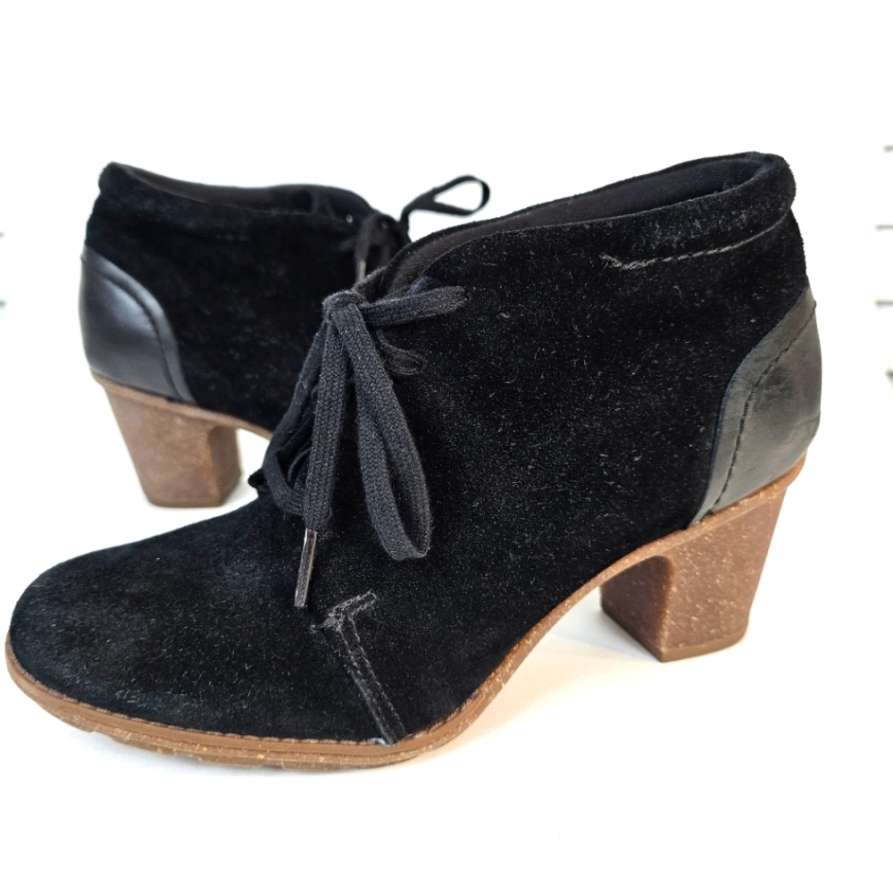 CLARKS Collection Sashlin Sue Black Suede Bootie Sizr 8.5M Lace Up Block Heel